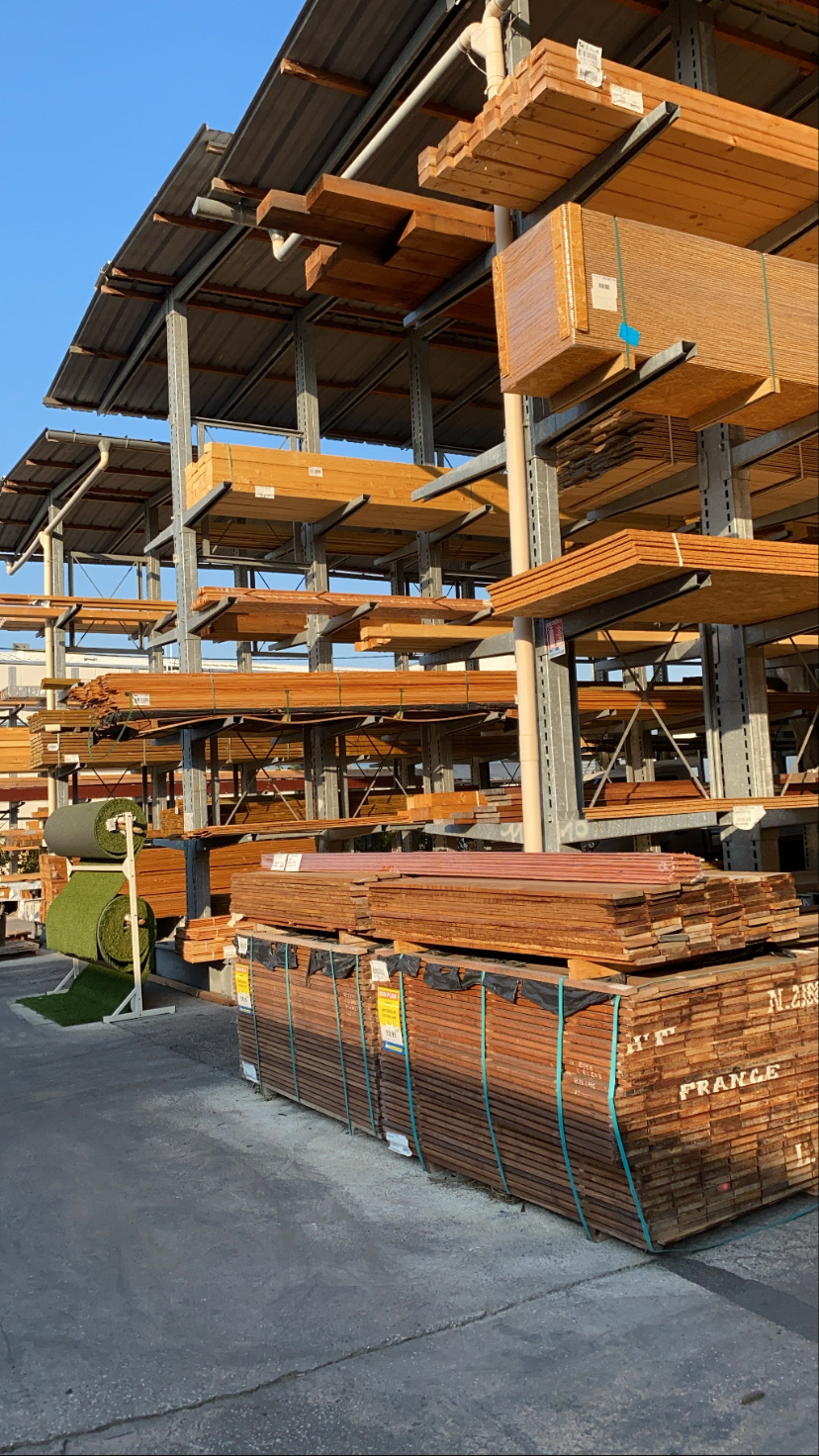Le stockage du bois sur l'agence Matériaux SIMC de La Garde (Var)