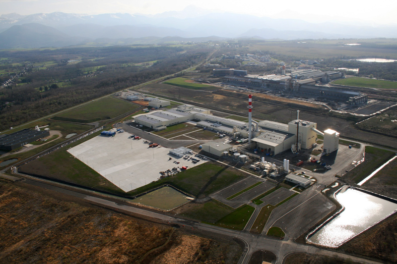 Knauf_Insulation_usine_de_Vise_aerienne L'usine de Visé en Belgique, spécialisée dans la fabrication de laine minérale de verre